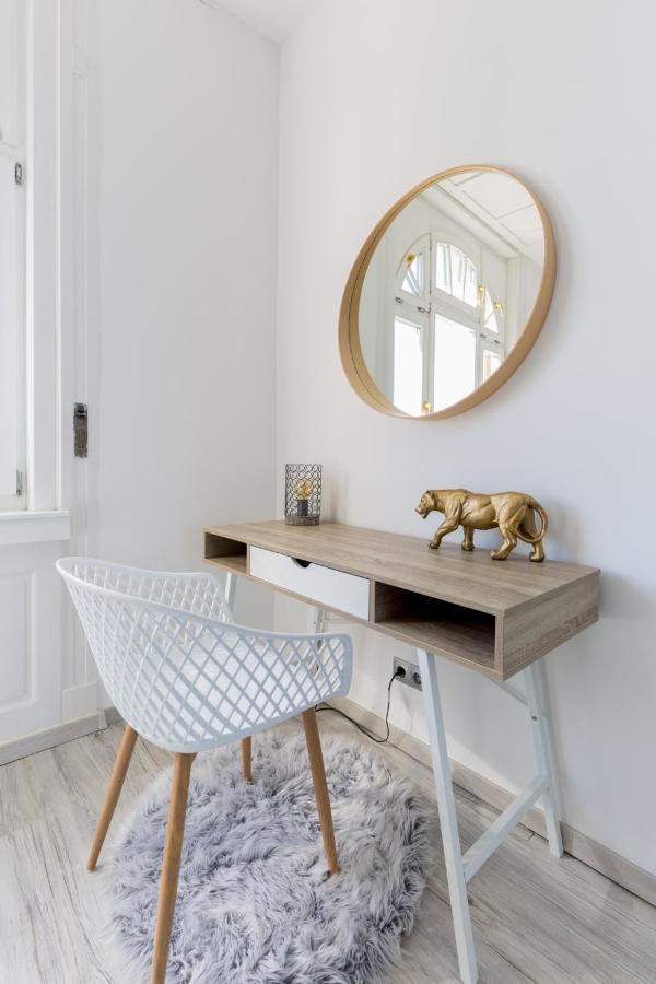 Designer Apartment On The Budapest Broadway With 2Br And Ac ภายนอก รูปภาพ