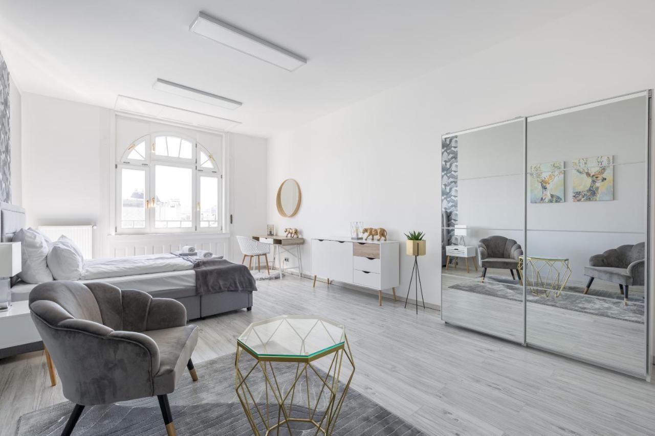 Designer Apartment On The Budapest Broadway With 2Br And Ac ภายนอก รูปภาพ