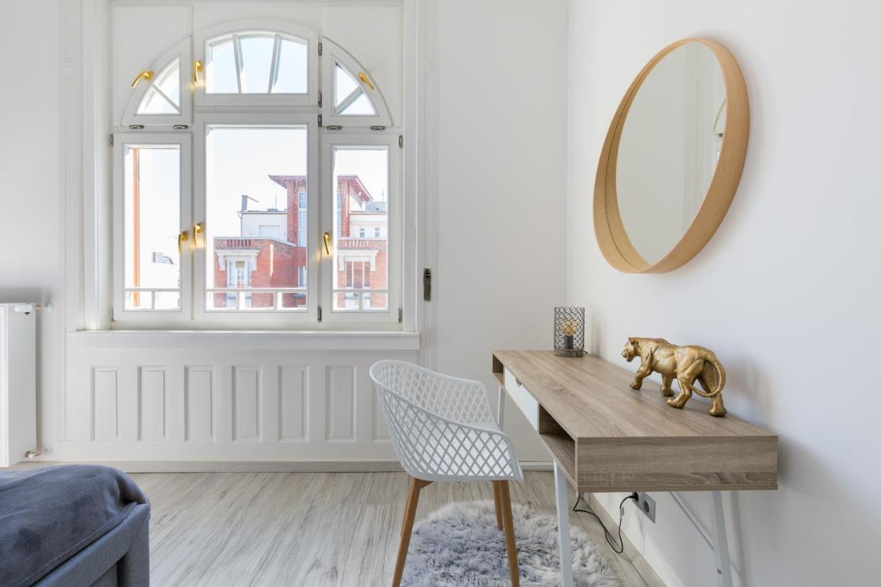 Designer Apartment On The Budapest Broadway With 2Br And Ac ภายนอก รูปภาพ