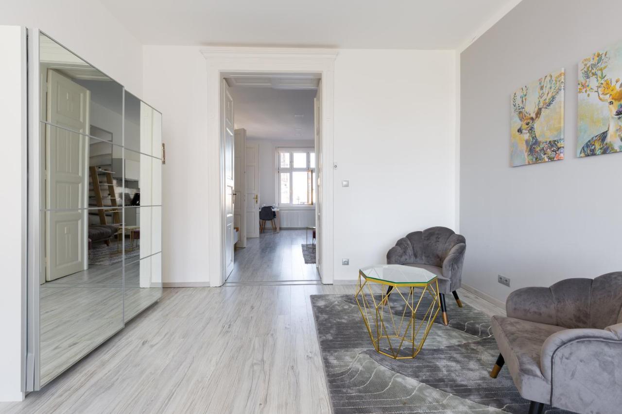 Designer Apartment On The Budapest Broadway With 2Br And Ac ภายนอก รูปภาพ