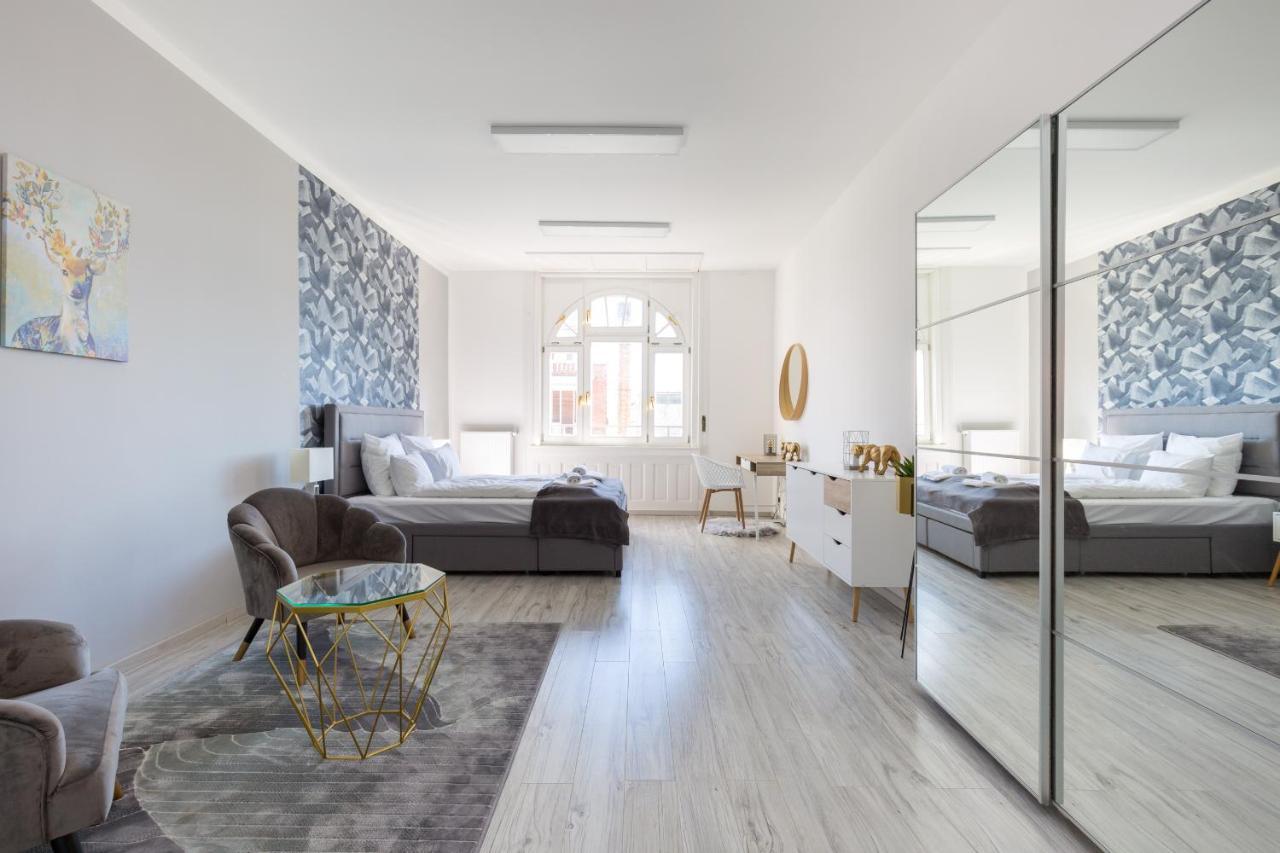 Designer Apartment On The Budapest Broadway With 2Br And Ac ภายนอก รูปภาพ