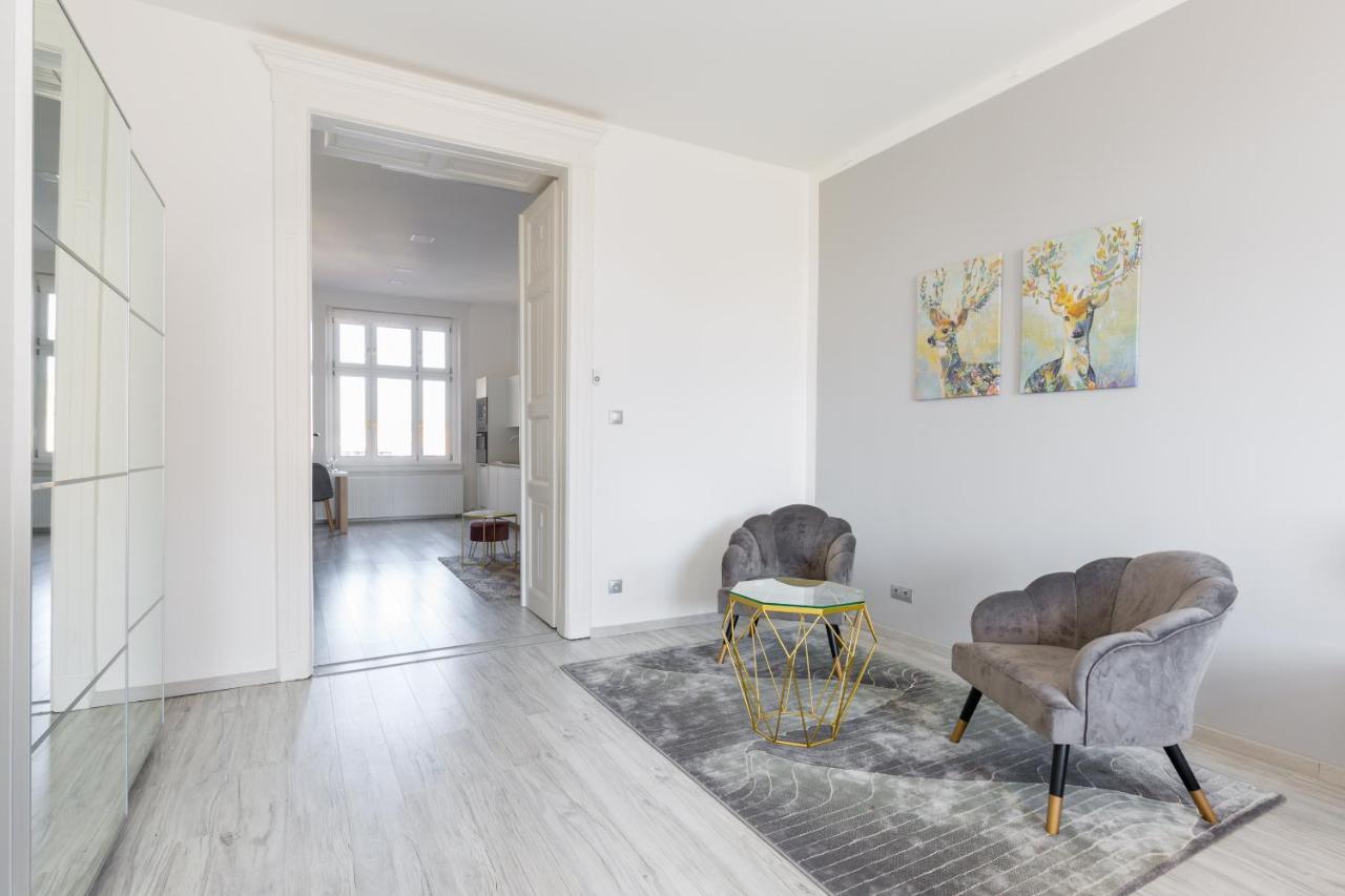 Designer Apartment On The Budapest Broadway With 2Br And Ac ภายนอก รูปภาพ