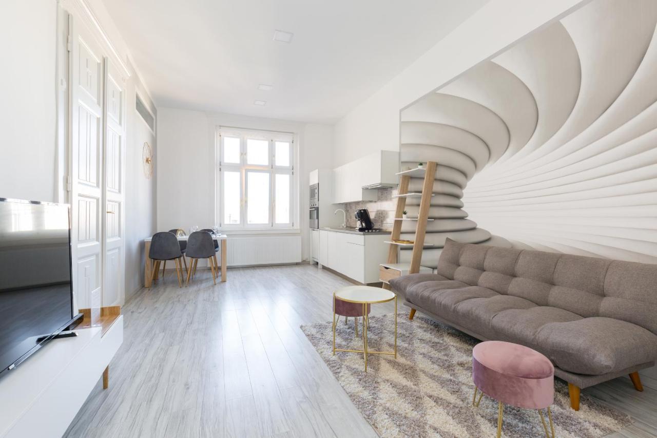 Designer Apartment On The Budapest Broadway With 2Br And Ac ภายนอก รูปภาพ